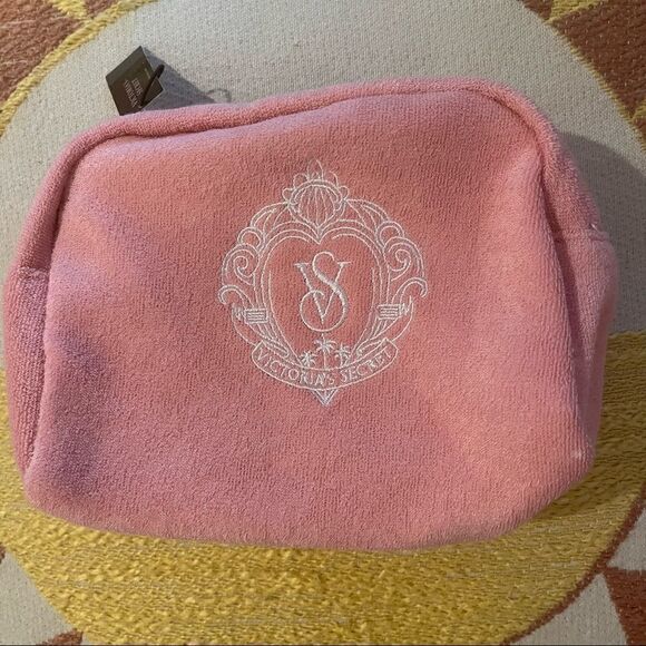 COPY - VICTORIA'S SECRET Self-Care Spa Kit - bag, headband, scrunchie, and gua … - Picture 4 of 15